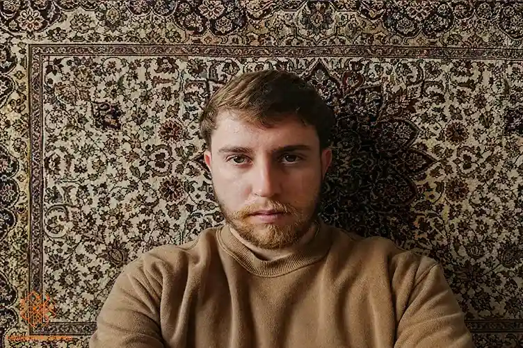 عکس قبل و بعد گسترش کادر عکس عمودی و تبدیل آن به عکس افقی با استفاده از هوش مصنوعی